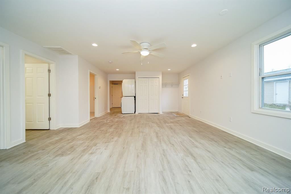 935 MCCLELLAN Street, Lake Orion, MI 48362 — Photo 12