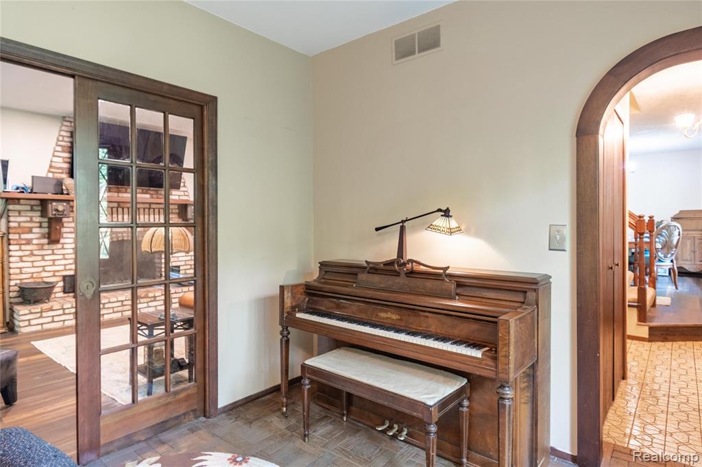 55535 WOODY Lane, South Lyon, MI 48178 — Photo 8
