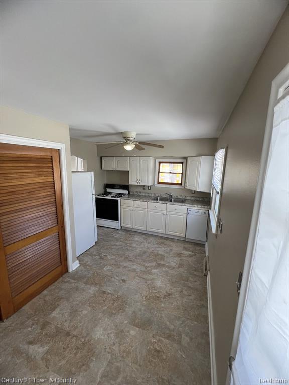 697 E ANNABELLE Avenue, Hazel Park, MI 48030 — Photo 16