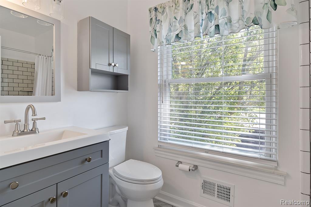 8387 LAKEVIEW Court, Ypsilanti, MI 48198 — Photo 19