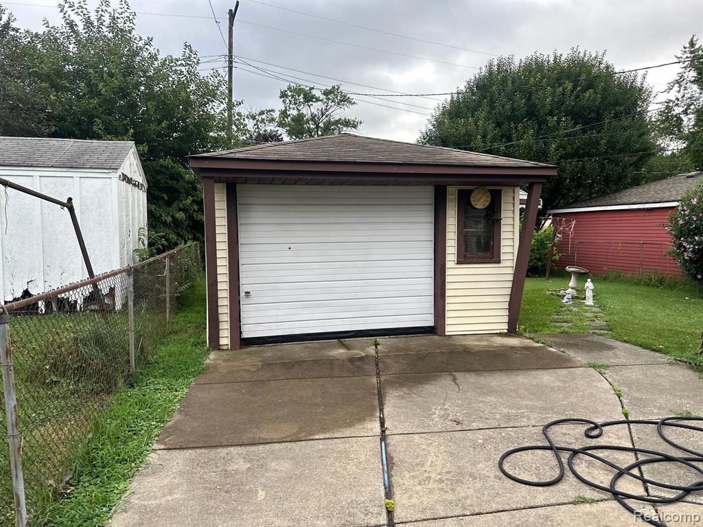 4976 BEDFORD Street, Dearborn Heights, MI 48125 — Photo 10