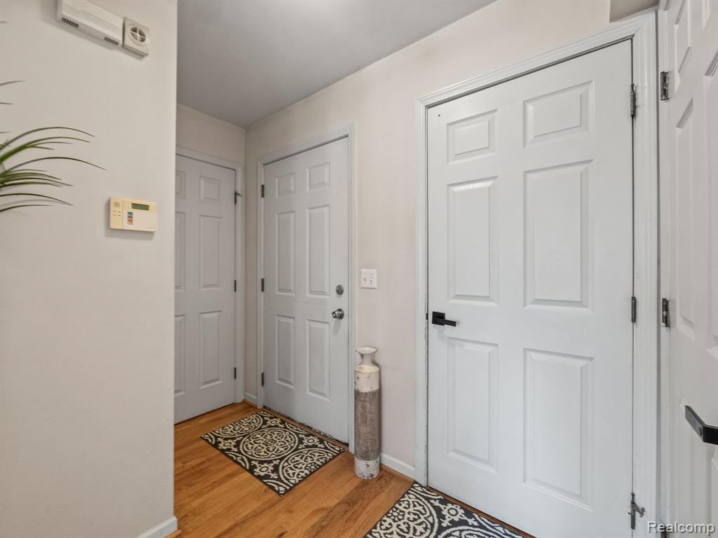4081 HUNTERS Circle E, Canton, MI 48188 — Photo 8