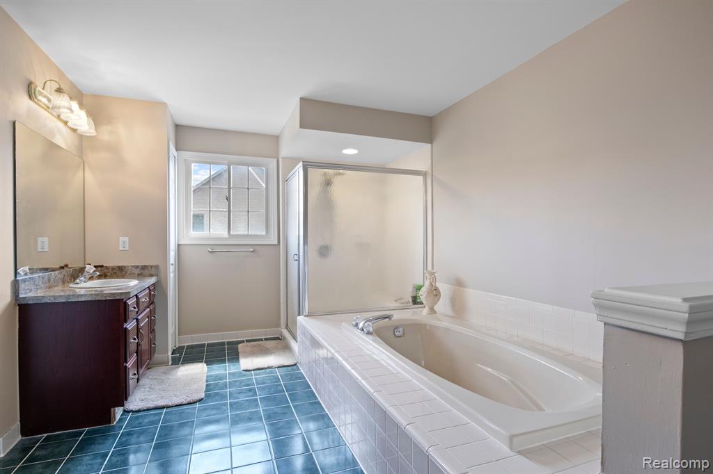 8950 WOODLORE SOUTH Drive, Plymouth, MI 48170 — Photo 41