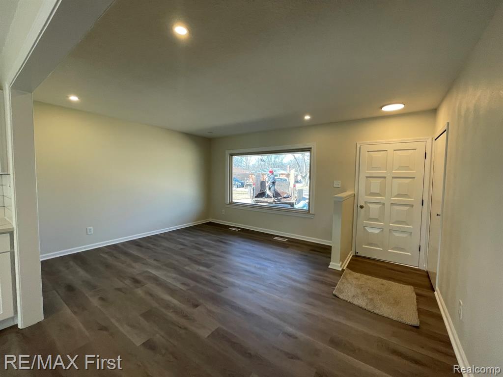 48065 Fuller Road, Chesterfield, MI — Photo 10