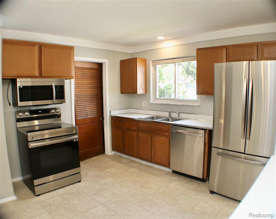 808 WELLESLEY Avenue, Royal Oak, MI 48067 — Photo 3