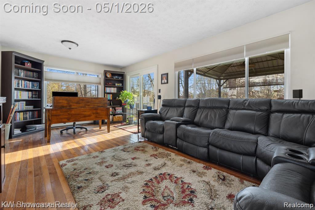 543 Woodland Drive, South Lyon, MI 48178 — Photo 9