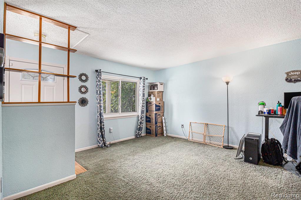 5524 Aylesbury Drive, Waterford, MI 48327 — Photo 11