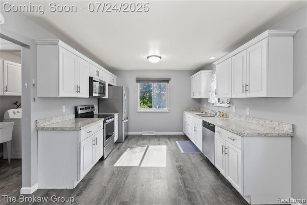 4436 Rosethorn Circle, Burton, MI 48509 — Photo 17