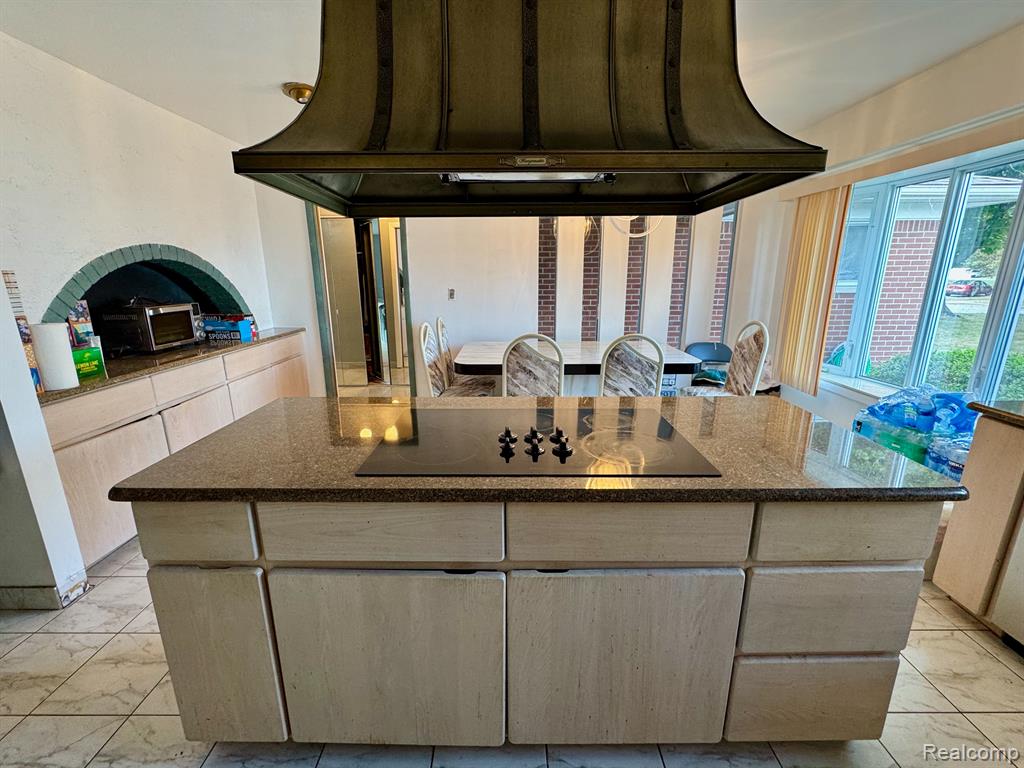 915 JAMES K Boulevard, Pontiac, MI 48341 — Photo 16
