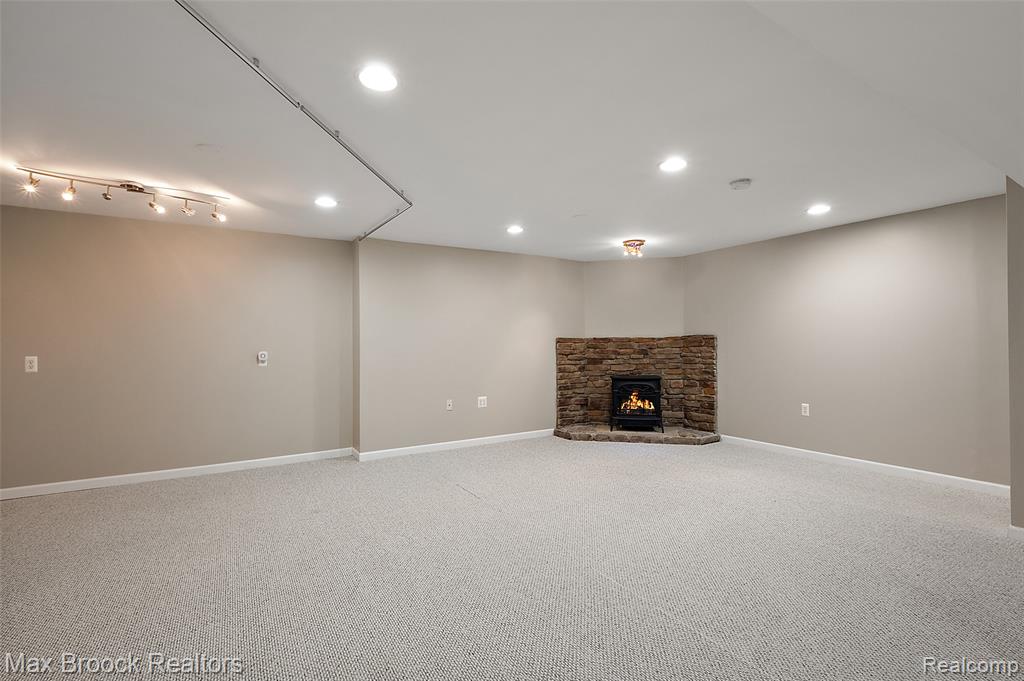 30995 Blueridge Drive, Novi, MI 48377 — Photo 26