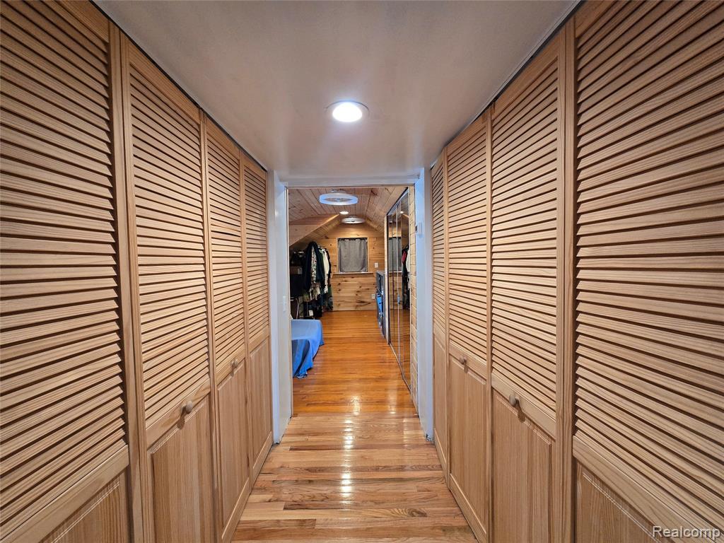 22911 Maple Avenue, Farmington, MI 48336 — Photo 30