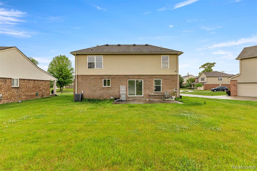 10913 Edlie Circle, Dearborn Heights, MI 48214 — Photo 38