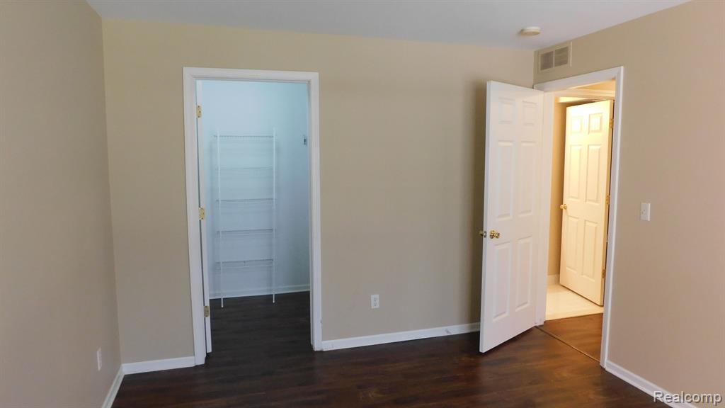 5204 PINE AIRES Drive, Sterling Heights, MI 48314 — Photo 16