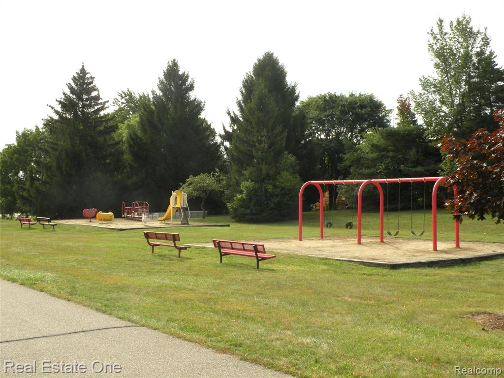 753 Medinah Drive, Rochester Hills, MI 48309 — Photo 37