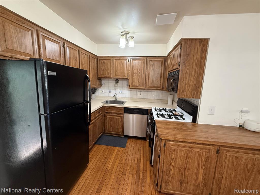 8416 Hickory Drive, Sterling Heights, MI 48312 — Photo 9