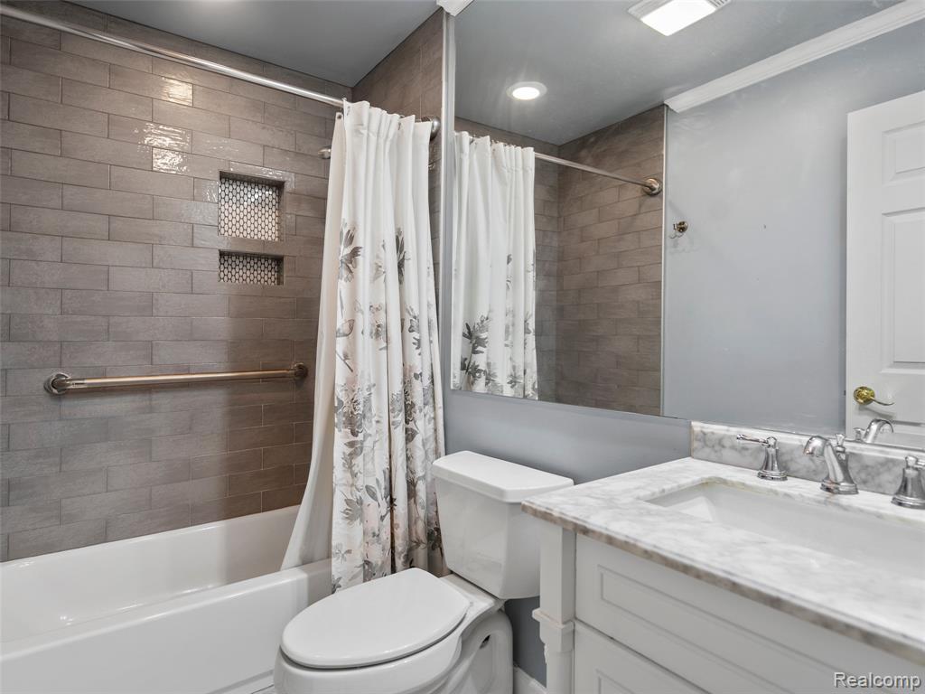 5724 Murfield Drive, Rochester, MI 48306 — Photo 74
