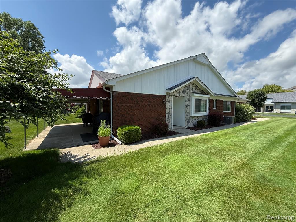730 Country Club Dr Drive, 36, Saint Clair Shores, MI 48082 — Photo 32