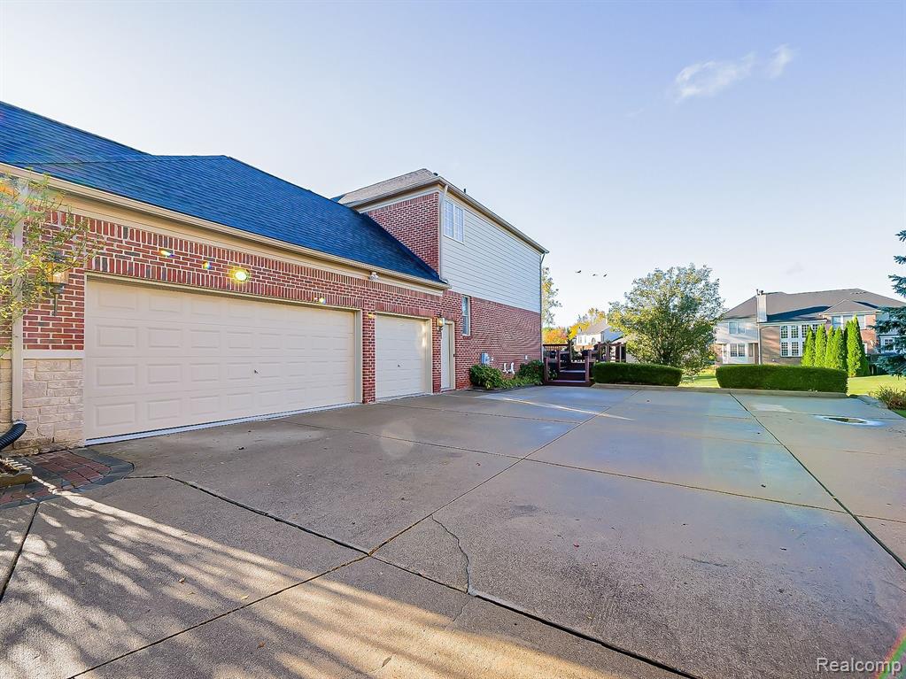 6866 CAMBRIDGE, West Bloomfield, MI — Photo 24