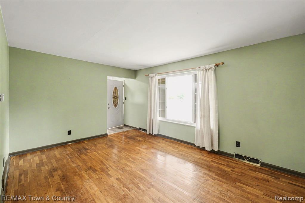 405 Terrace Drive, Flushing, MI 48433 — Photo 13