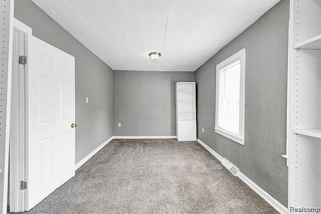 8676 Robindale Avenue, Dearborn Heights, MI 48127 — Photo 27