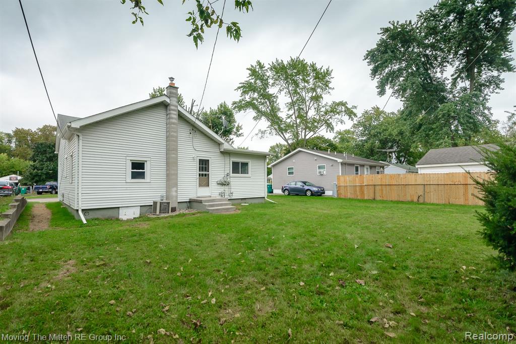 560 GREENLAWN Street, Ypsilanti, MI 48198 — Photo 20