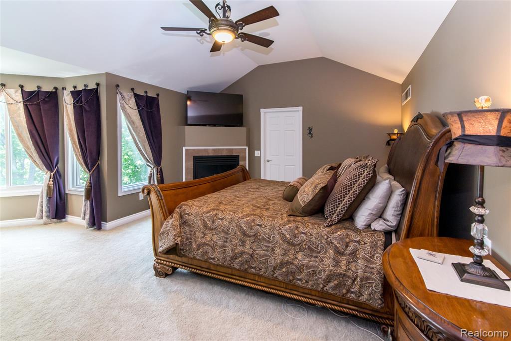 3166 W Beach Lake Drive, Milford, MI, 48380