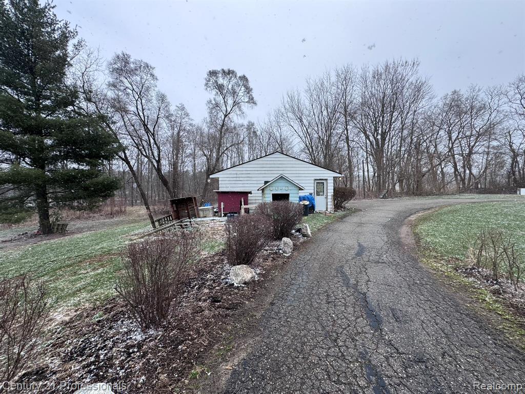 2021 W Rose Center Road, Holly, MI 48442 — Photo 8