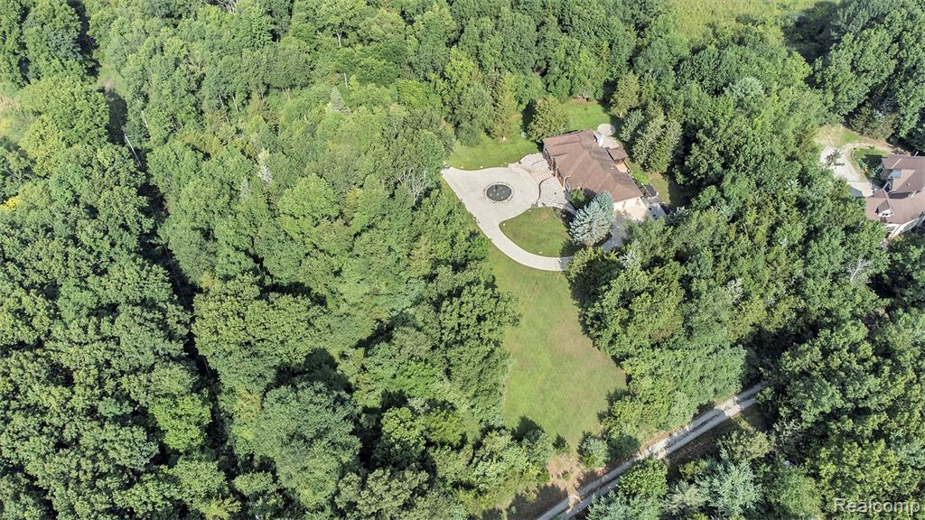 6439 Cohoctah Road, Fenton, MI 48430 — Photo 42