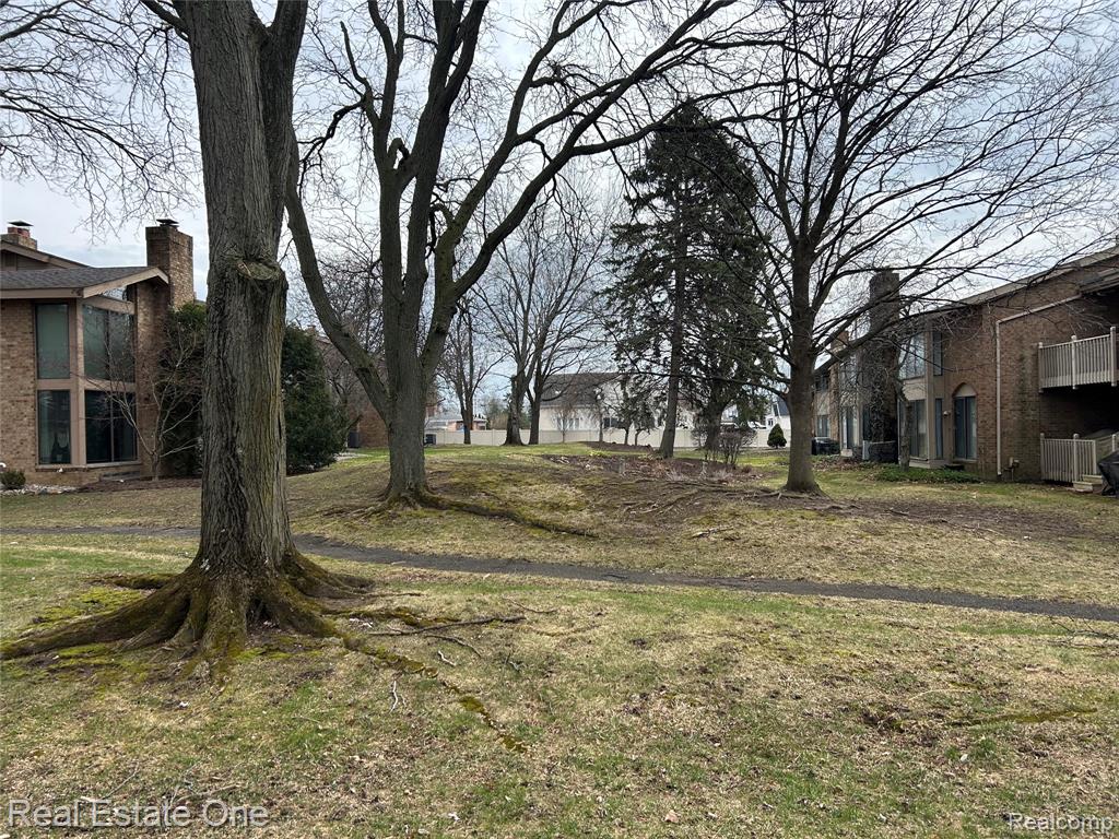 7329 Creek View Circle, West Bloomfield, MI — Photo 43