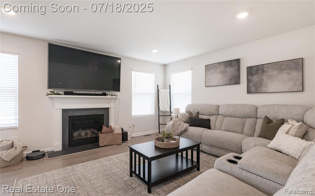 520 Lake Village, Waterford, MI 48328 — Photo 8