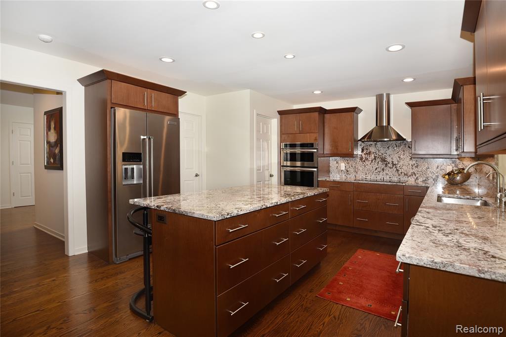 6536 Pleasant Lake Court, West Bloomfield, MI — Photo 18