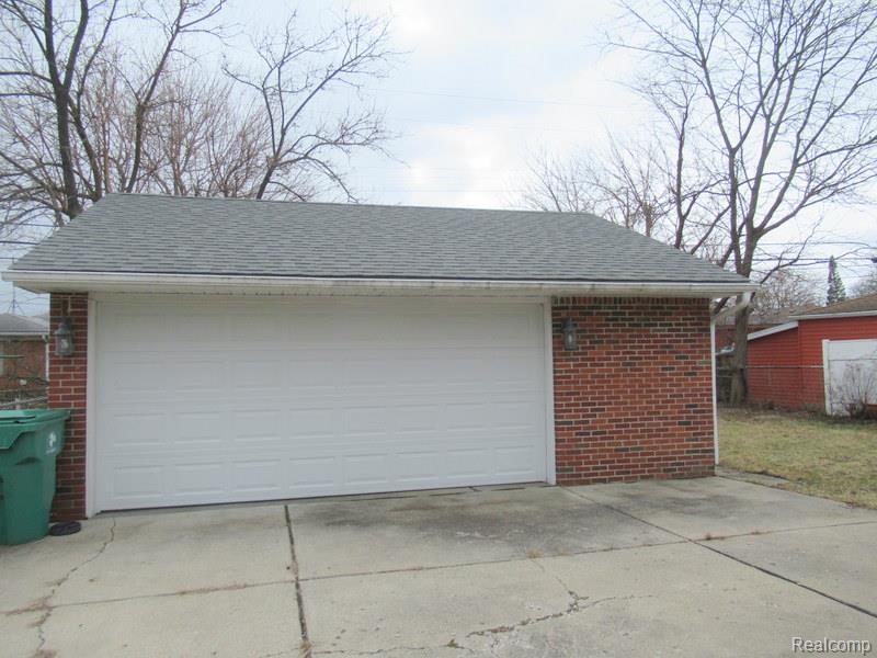 17716 Veronica Avenue, Eastpointe, MI 48021 — Photo 4