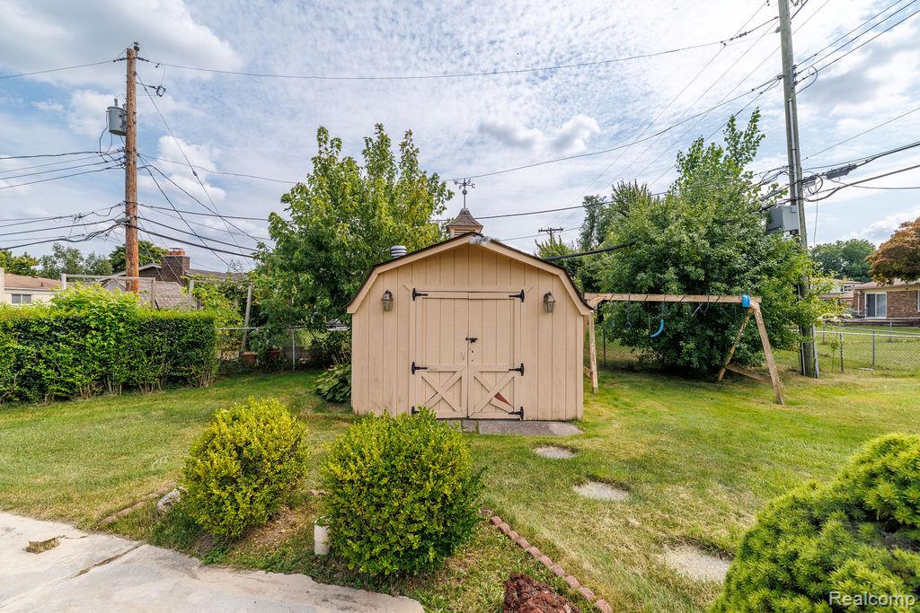 4908 Kadena Court, Sterling Heights, MI 48310 — Photo 14