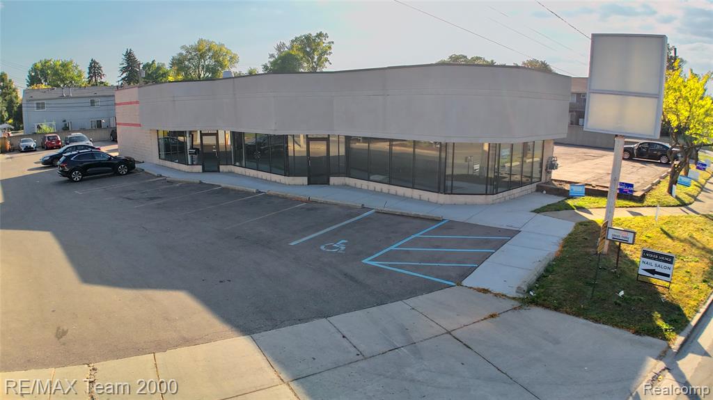 47 W Maple Road, Clawson, MI — Photo 2