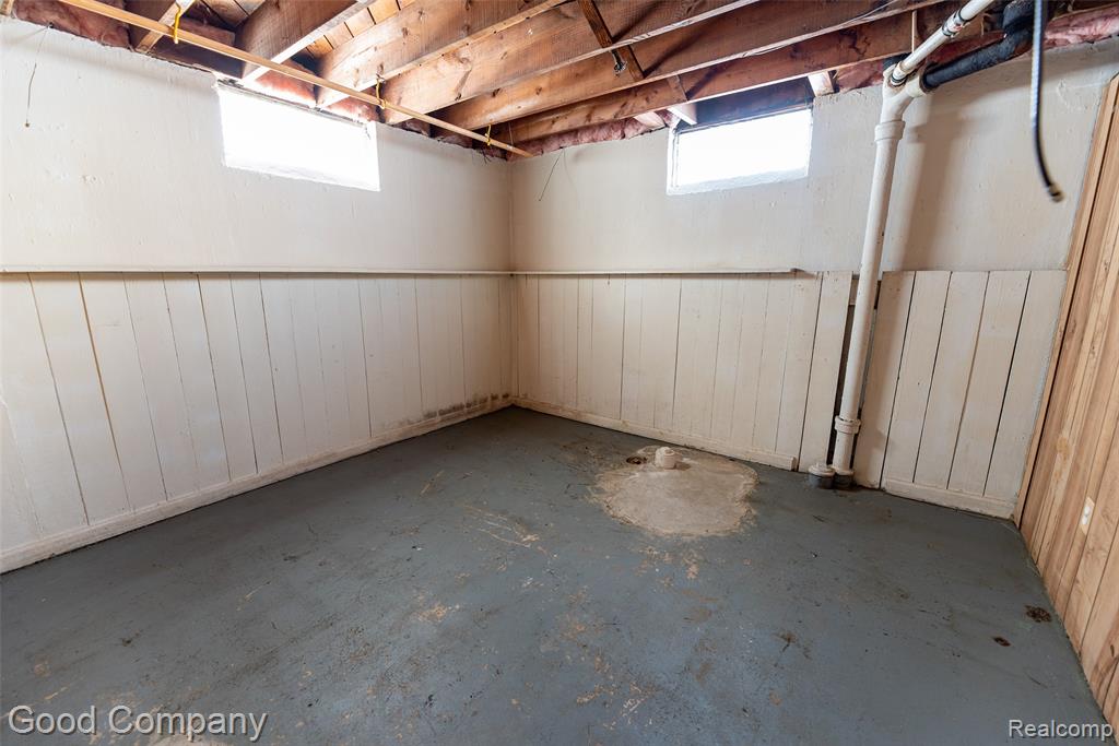 18953 Woodcrest Street, Harper Woods, MI 48225 — Photo 45