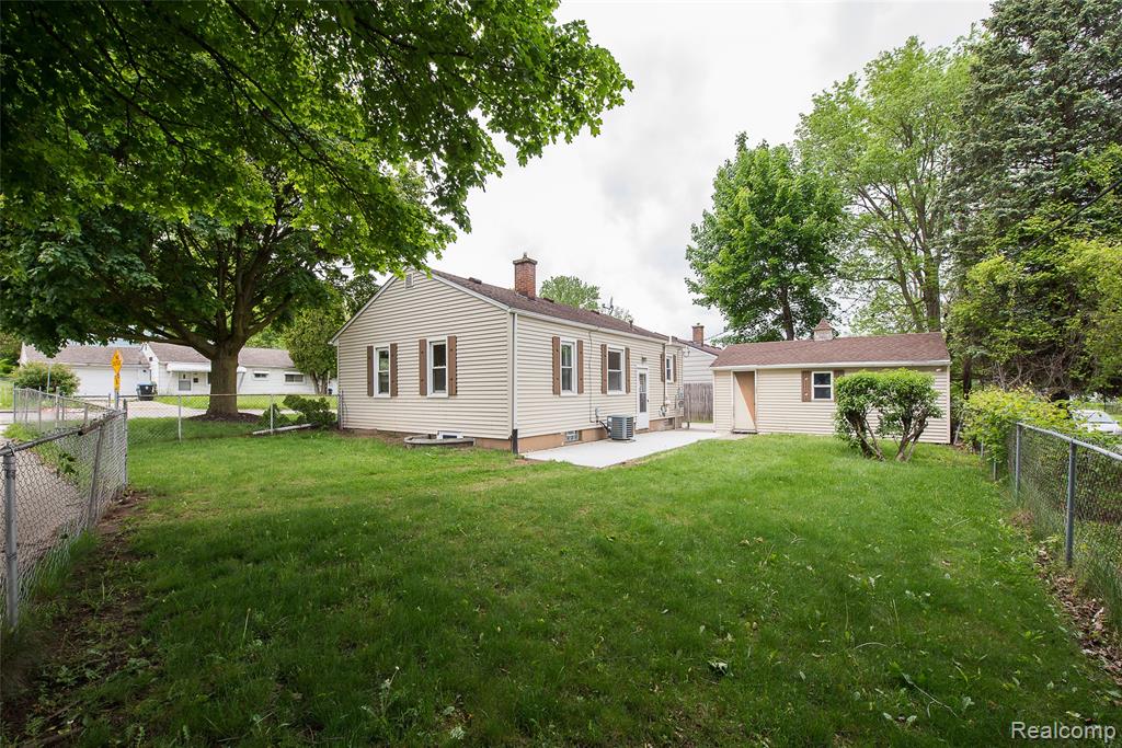 449 Burton Court, Ypsilanti, MI 48197 — Photo 15