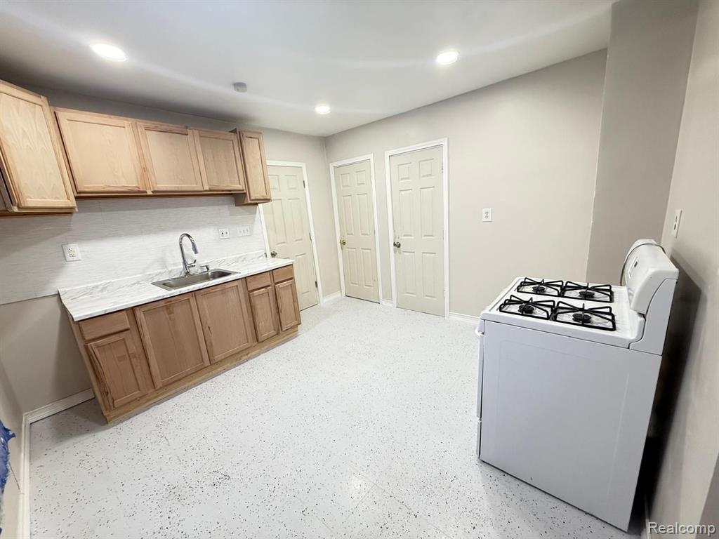 6825 PLAINVIEW Avenue, Detroit, MI 48228 — Photo 3