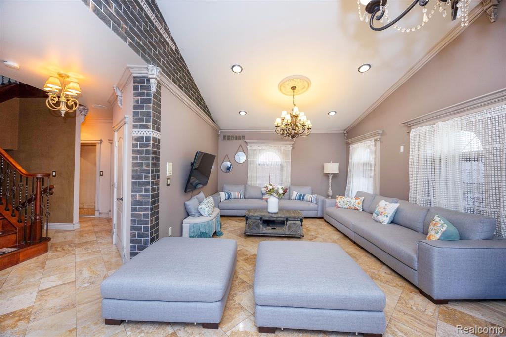 8401 Fenton Street, Dearborn Heights, MI 48127 — Photo 15
