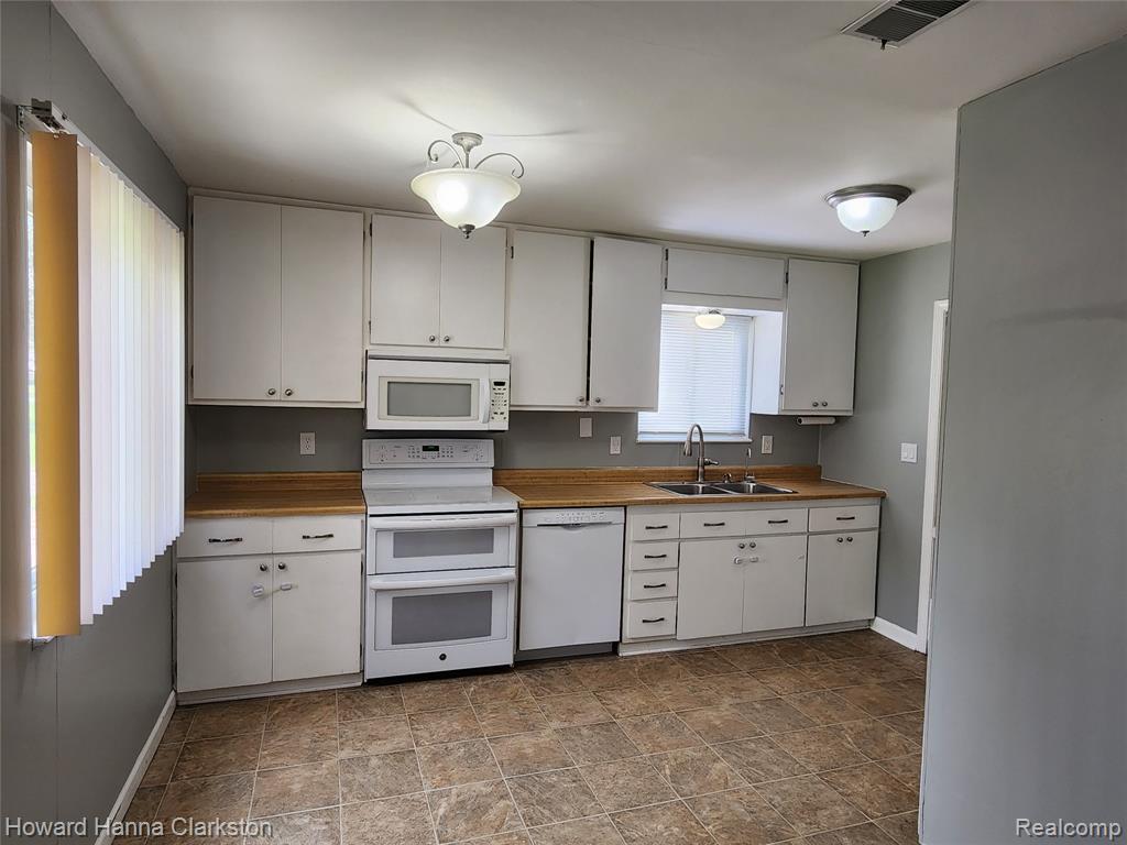 6679 Saline Drive, Waterford, MI 48329 — Photo 4