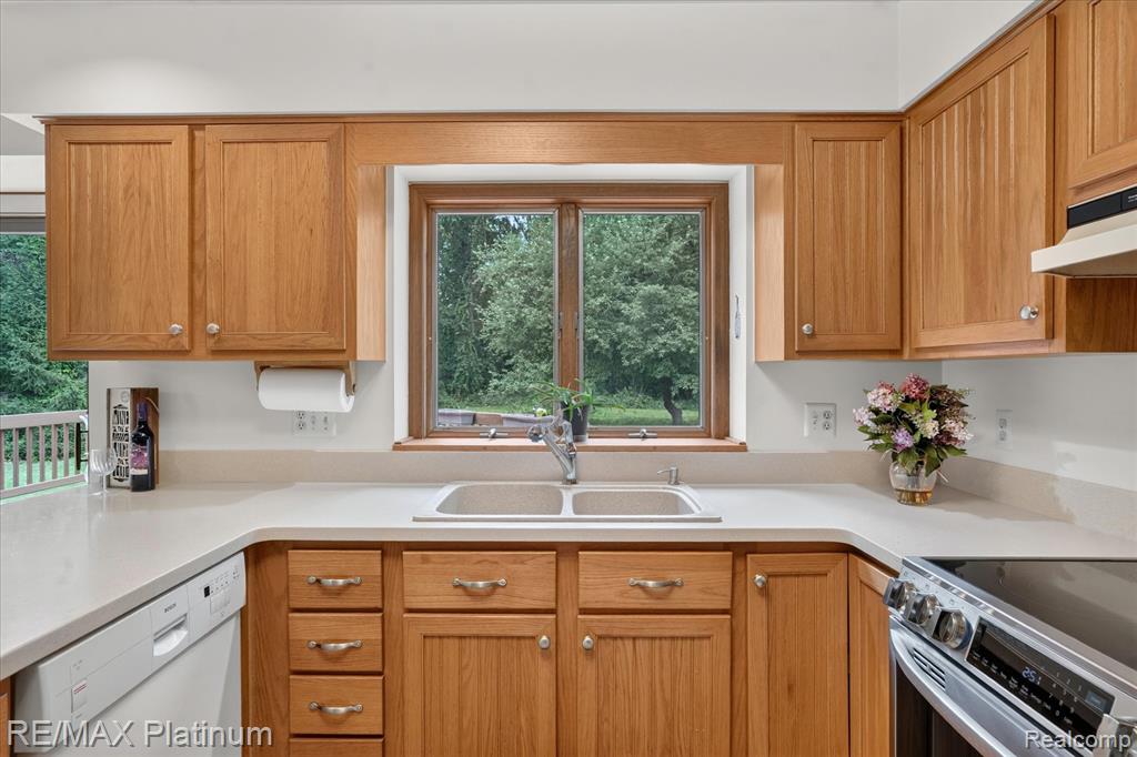 12273 Pinebrook Lane, South Lyon, MI 48178 — Photo 10