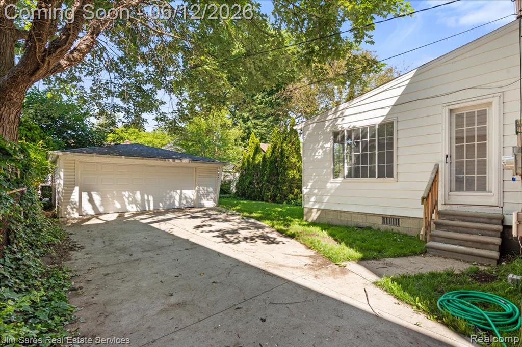 451 Moran Road, Grosse Pointe, MI 48236 — Photo 28