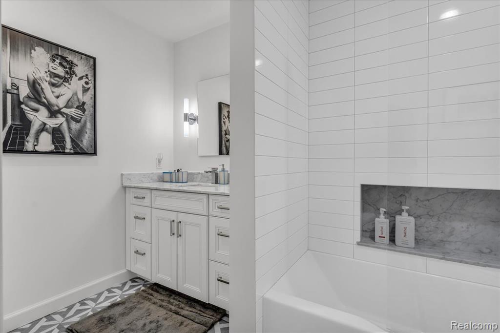 4115 Orchard Way, Bloomfield Hills, MI 48301 — Photo 38