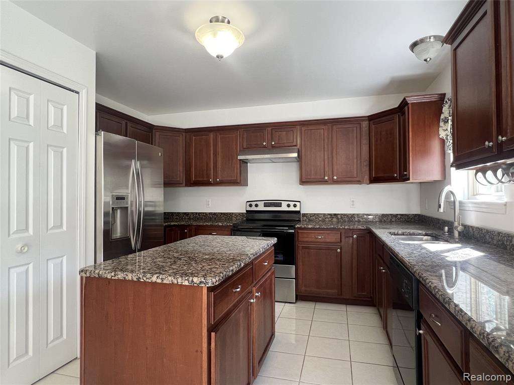 6161 Elarz Drive, Troy, MI 48085 — Photo 8