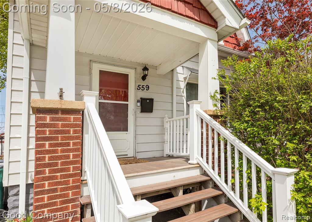 559 E Harry Avenue, Hazel Park, MI 48030 — Photo 2