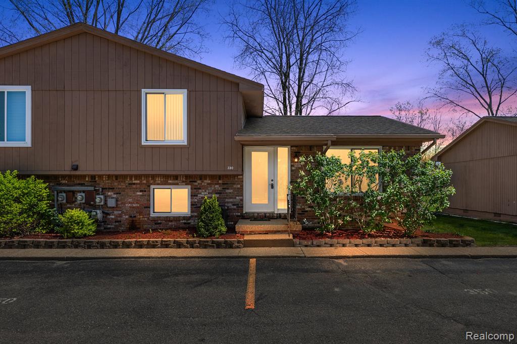 350 Oakwood Road, Ortonville, MI 48462 — front exterior