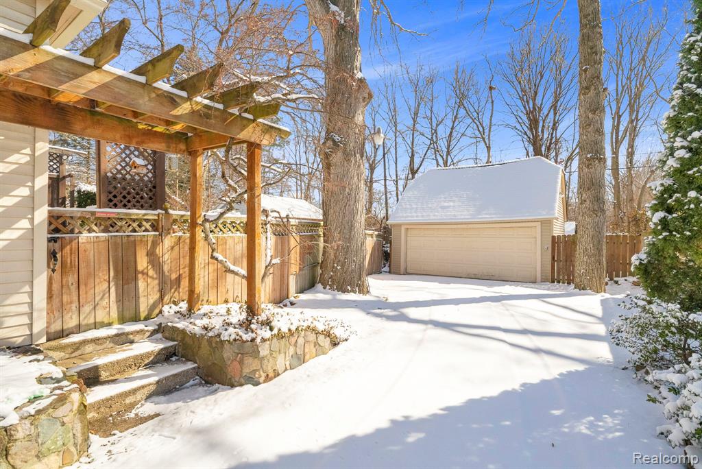 2179 Avondale Street, Sylvan Lake, MI 48320 — Photo 35