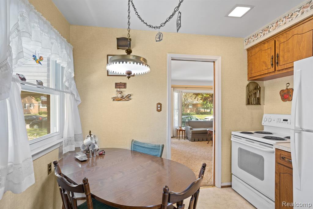 504 E LA SALLE Avenue, Royal Oak, MI 48073 — Photo 8