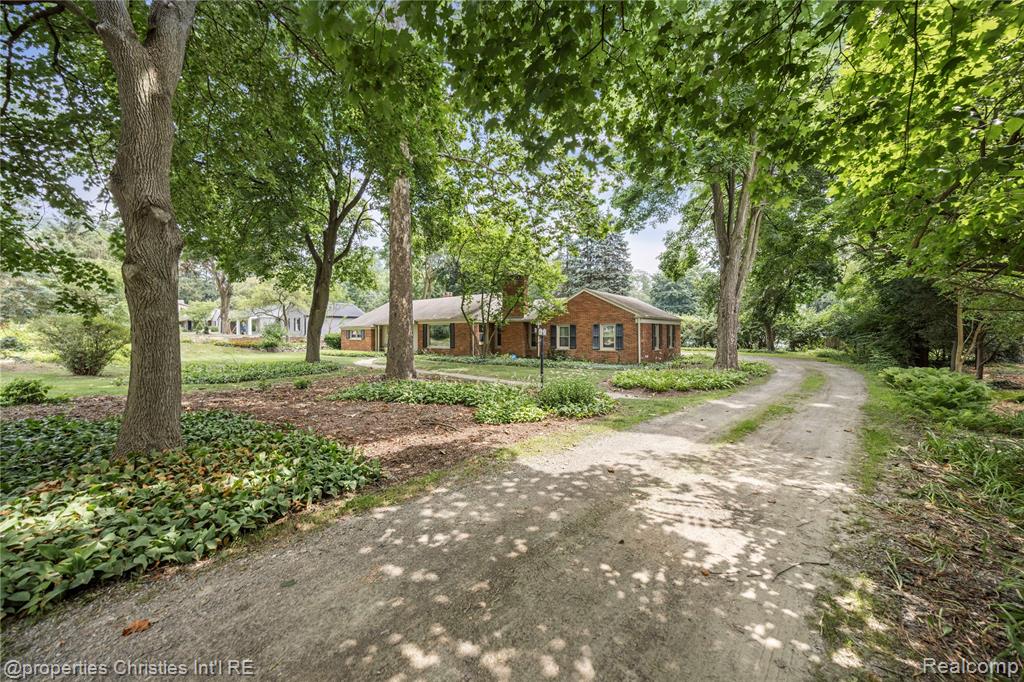 6391 Wing Lake Road, Bloomfield Hills, MI 48301 — Photo 36