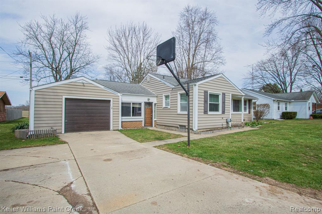 419 ALMONT Avenue, Almont, MI 48003 — Photo 3