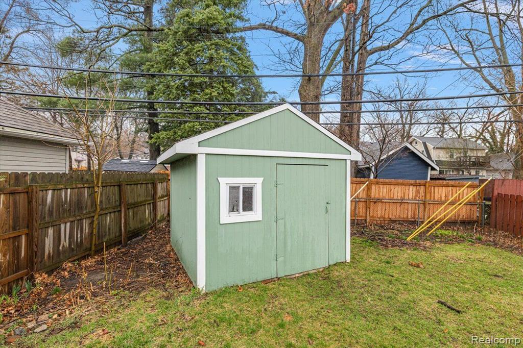 617 IRVING Avenue, Royal Oak, MI 48067 — Photo 6